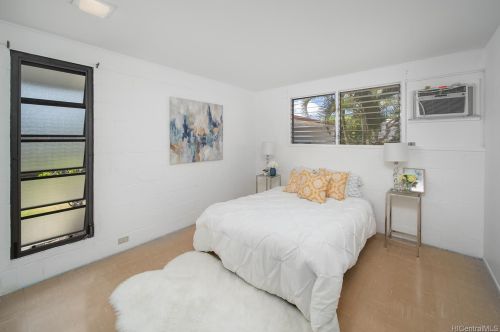 1620 Piikea St, Honolulu HI  96818-1843 exterior