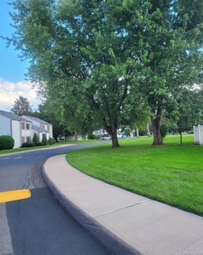 124 Candlewood Dr, Wapping CT  06074-2611 exterior