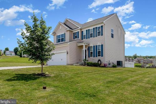 2311 Water Garden Dr, Hanover, PA 17331-8321