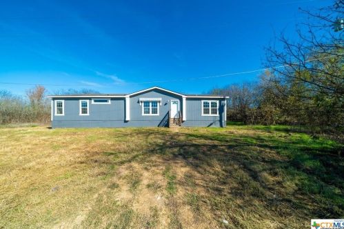 498 William Pettus Rd, Reedville, TX 78656-4302