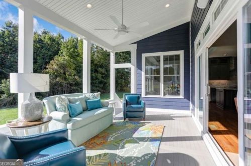 228 Lake Place Dr, Lavonia, GA 30553-2068
