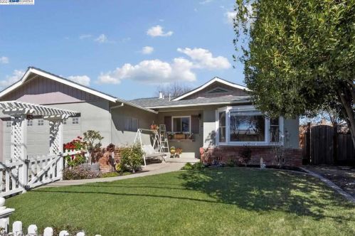 974 Elaine Ave, Livermore, CA 94550-5413