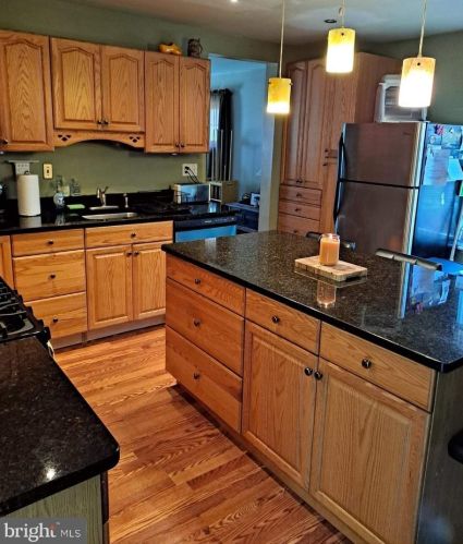 100 Chestnut Ave, Camden NJ  08107-2207 exterior