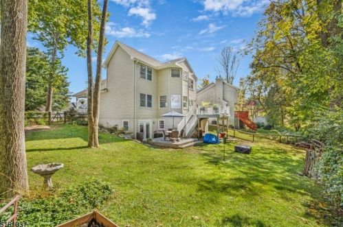 30 Rachel Ct, Clinton, NJ 08809-1382