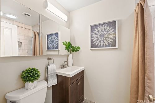6562 Meath Cir, Huntington Beach CA  92647-3131 exterior
