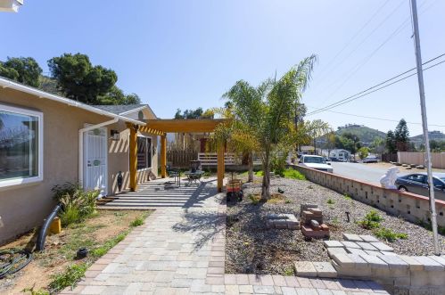 1383 Somermont Dr, El Cajon, CA 92021-1223
