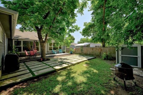 2003 Alegria Rd, Austin TX  78757-3219 exterior