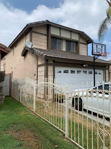 1925 Admiralty St, Colton, CA 92324-6624