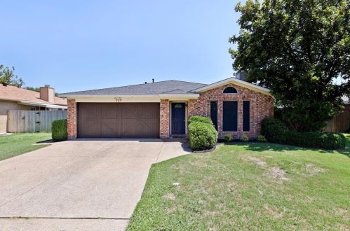 729 Buddy L Dr, Fort Worth, TX 76108-4553
