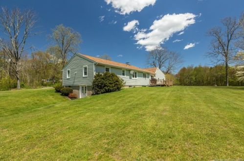 15 Carrier Rd, Colchester, CT 06415-2201