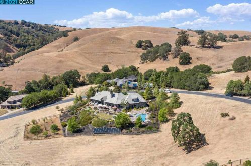 5390 Stonehurst Dr, Pacheco, CA 94553-9638