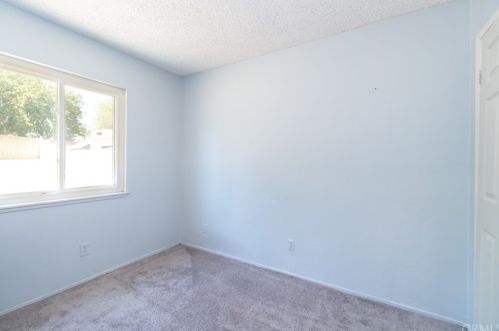 3048 Amsterdam Dr, Riverside CA  92504-4212 exterior