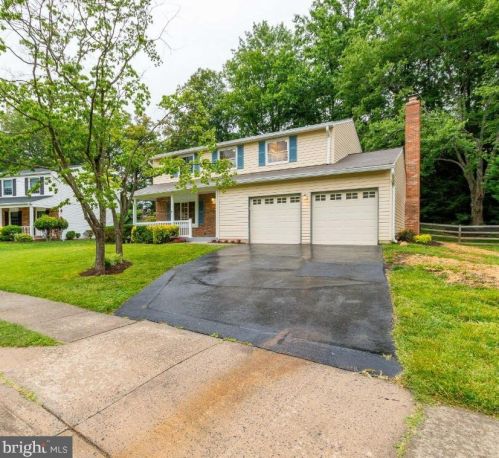 8474 Falling Leaf Rd, Springfield, VA 22153-2502