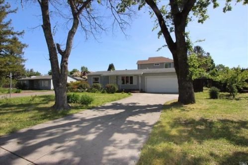 8590 Alden Ln, Windsor, CA 95492-9171