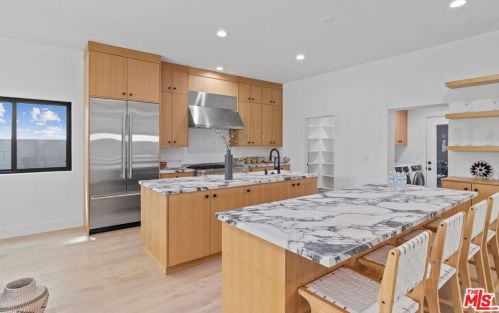 4614 Tobias Ave, Van Nuys CA  91403-2823 exterior