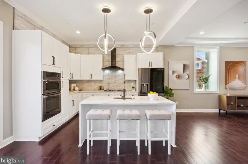 6615 Gude Ave, Silver Spring MD 20912-4827 exterior