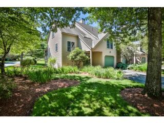 4 Goldfinch Ln, Nashua, NH 03062-2243