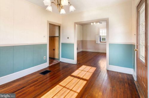 327 Elm Ave, Hanover, PA 17331-1905