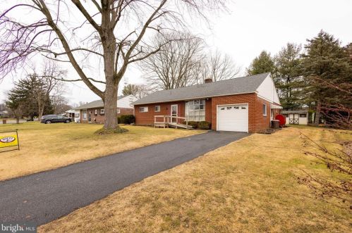 55 Pilgrim Dr, Lancaster, PA 17603-6450