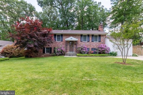 8917 Stark Rd, Annandale, VA 22003-3964