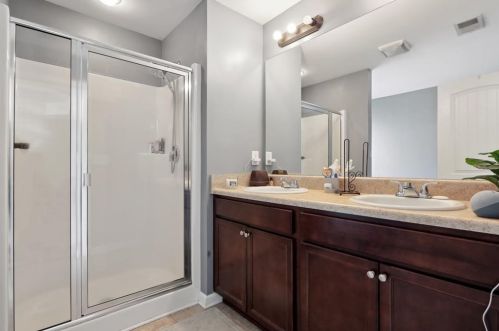 1811 Laurel Green Way, Atlanta GA  30344-8215 exterior