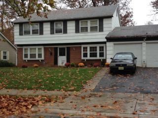 10 Neptune Ln, Willingboro, NJ 08046-1313