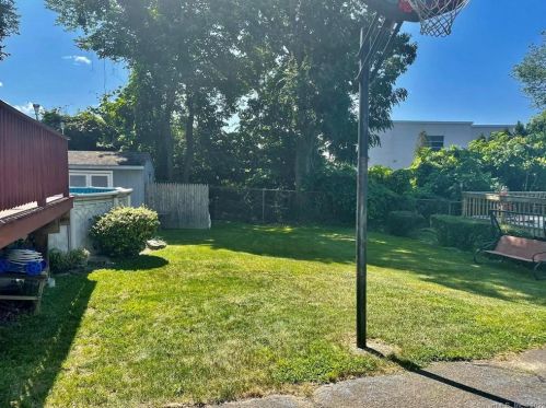 27 Cardinal Ln, Waterbury, CT 06708-2307