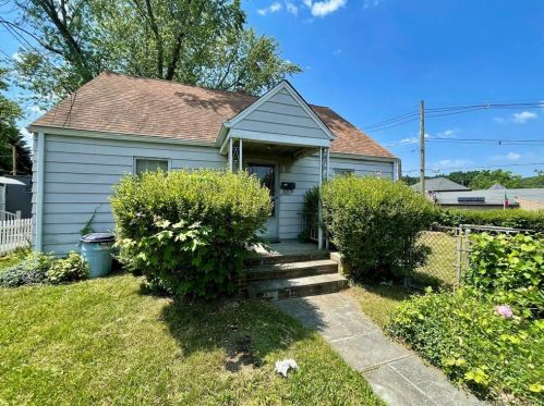 84 Pearl Lake Rd, Waterbury, CT 06706-2515