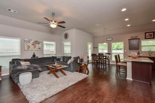 1957 Briar Grove Dr, Conroe TX  77301-2237 exterior