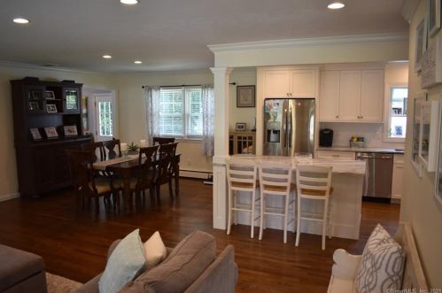 15 Oriole Dr, Norwalk, CT 06851-5608