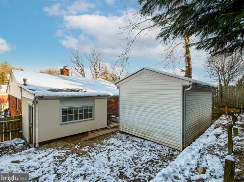 8708 Sundale Dr, Silver Spring MD 20910-5039 exterior