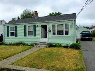 28 Dover St, Pawtucket, RI 02860-5515