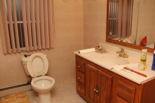 26 Linden St, Lodi, NJ 07644-1421
