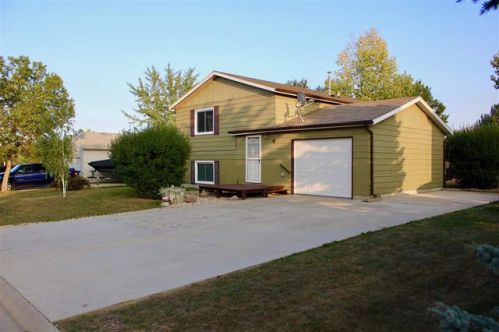 4 Fiesta Dr, Burlington, ND 58722-2206