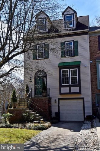 7258 Whitlers Creek Dr, Springfield, VA 22152-3646