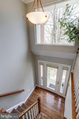 11516 Waterhaven Ct, Herndon, VA 20190-4466