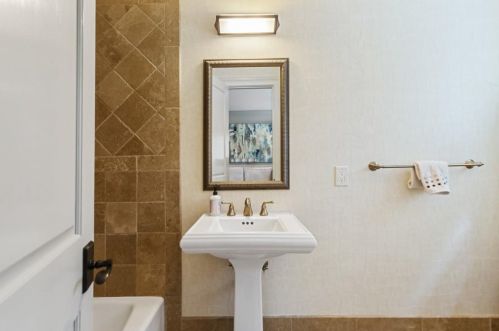 876 Berkshire Rd, Atlanta GA  30324-4930 exterior