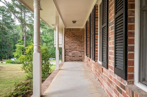 2038 Kensington Ct, Lilburn, GA 30047-2522