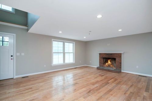 43 Hillside Dr, Ellington CT  06029-2417 exterior