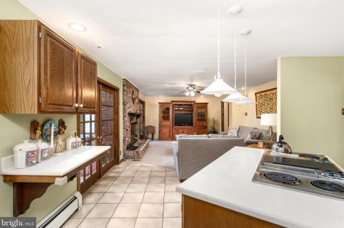 4 Frst Ln, Trenton NJ 08628-1604 exterior