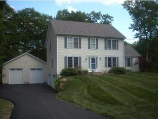 104 Peppermint St, Goffstown, NH 03045-2945