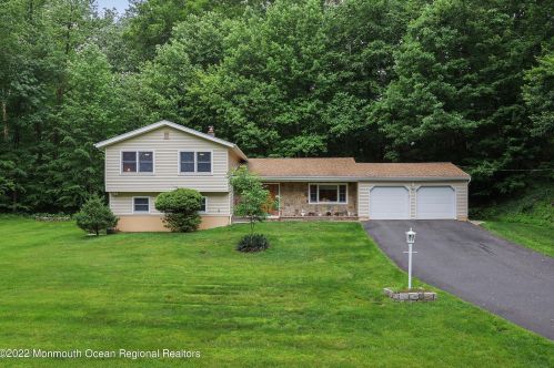 3 Galewood Dr, Holmdel Village, NJ 07733-1309