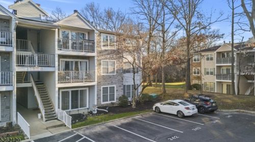 28 Willow Ct, Trenton, NJ 08619-4621
