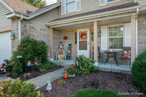 636 Briarwood Ln, Oswego, IL 60543-8736