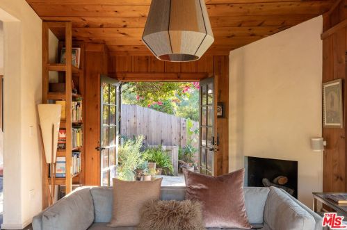 21667 Encina Rd, Topanga, CA 90290-3525