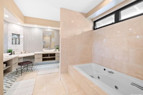 688 Kaulana Pl, Honolulu HI  96821-2533 exterior