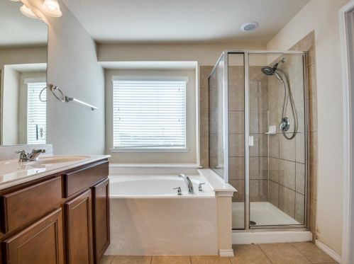 2140 Mcparland Ct, Carrollton TX 75006-2911 exterior