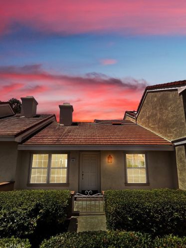49 Dartmouth, Irvine CA  92612-6600 exterior
