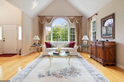 13 Magnolia Ln, Warren, NJ 07059-2610