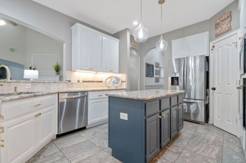 130 Evangeline Oaks Cir, Conroe TX  77384-5010 exterior